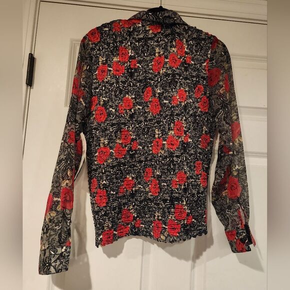 NWT Jordan black, white, and red floral button up blouse with sheer sleeves - Picture 7 of 7